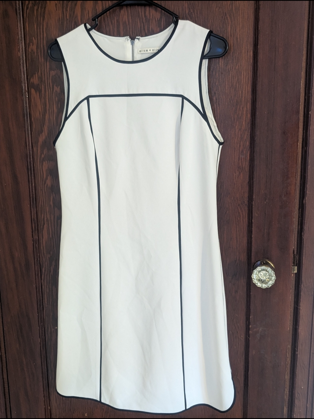Alice + Olivia Emilee White Shift Dress with Black Piping  Size 10